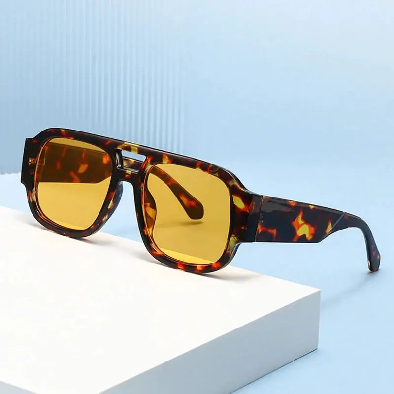 SHAUNA double-bridge square sunglasses in tortoiseshell frame with yellow-gold lenses, retro candy leopard – Astroshadez