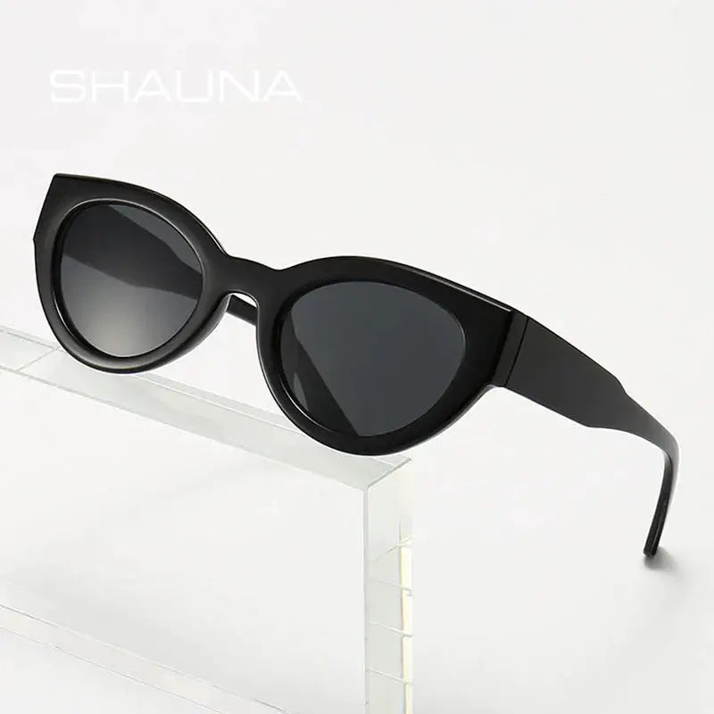 SHAUNA retro cat-eye sunglasses with black frame and dark lenses, UV400 – Astroshadez