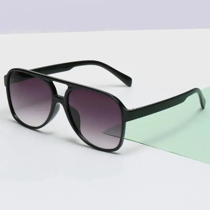 SHAUNA pilot sunglasses with black frame and purple gradient lenses, retro style – Astroshadez