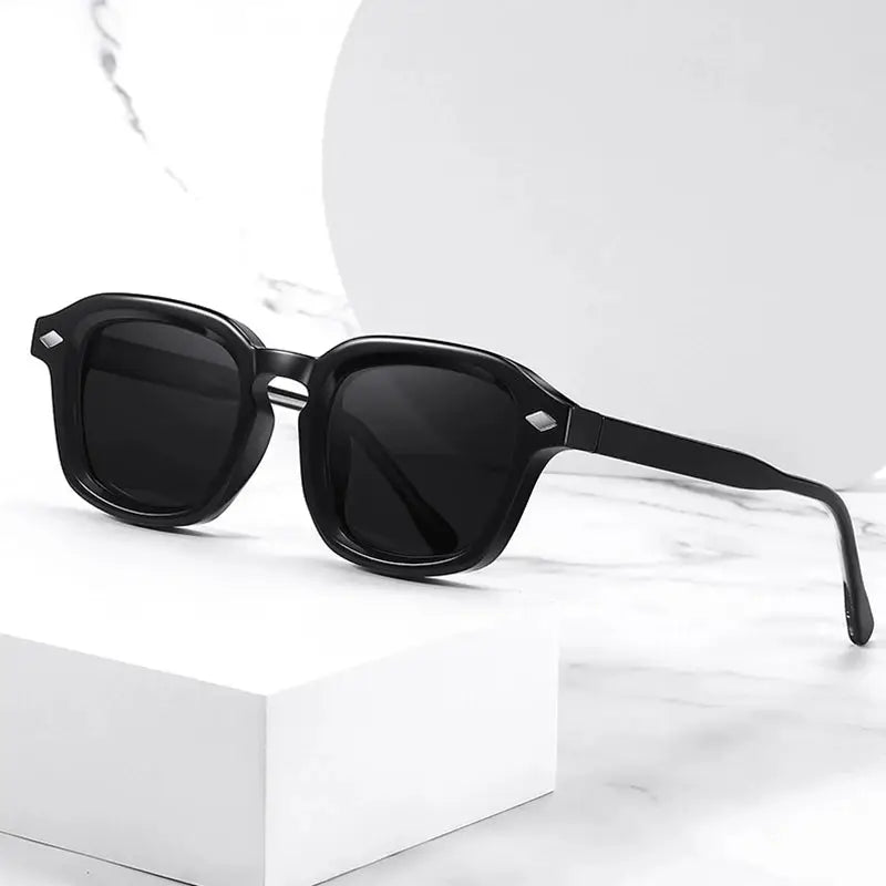 SHAUNA square sunglasses, black frame with dark lenses and retro rivet accents – Astroshadez
