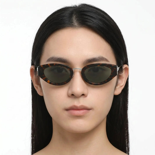 Valore honey tortoiseshell cat-eye sunglasses with dark lenses – Astroshadez
