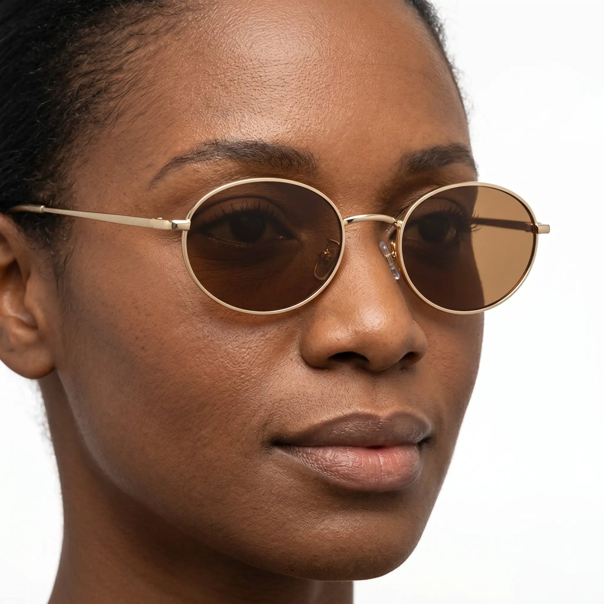 Solante Gold Metal Gradient Oval Sunglasses; gold metal frame, brown gradient lenses – Astroshadez
