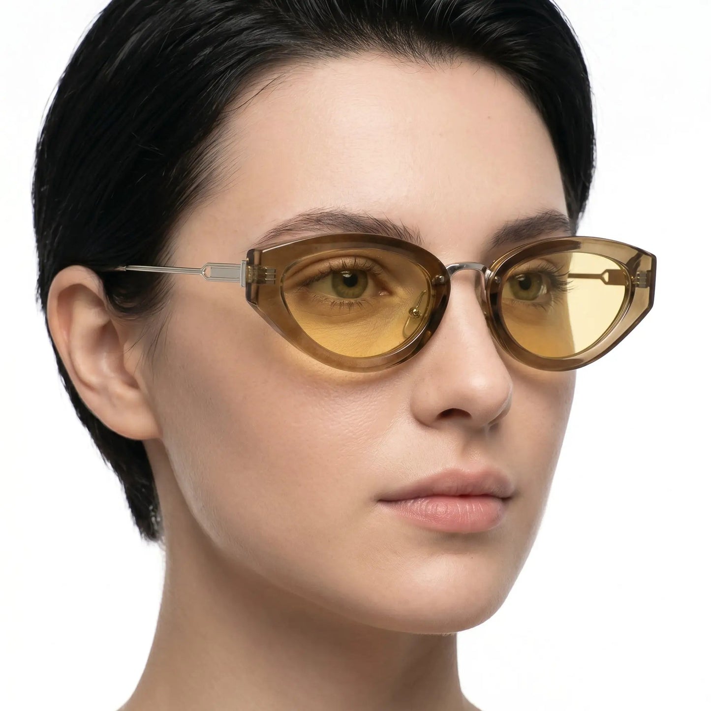 Aurelle tortoiseshell gradient sunglasses with large square-cat-eye frames and amber gradient lenses – Astroshadez