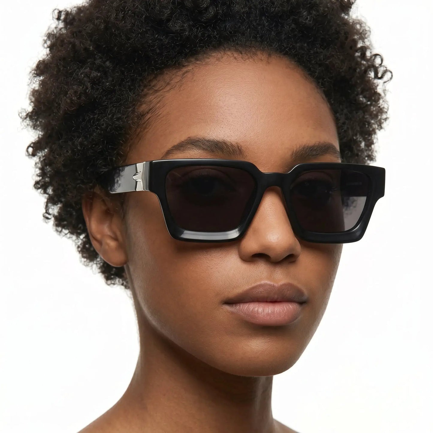 Auriastrum jet black squared sunglasses with glossy frame and metal temple accents – Astroshadez