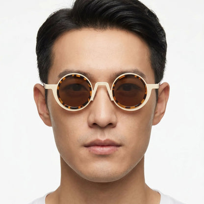 Xyrena round tortoiseshell sunglasses with cream frame and brown gradient lenses – Astroshadez