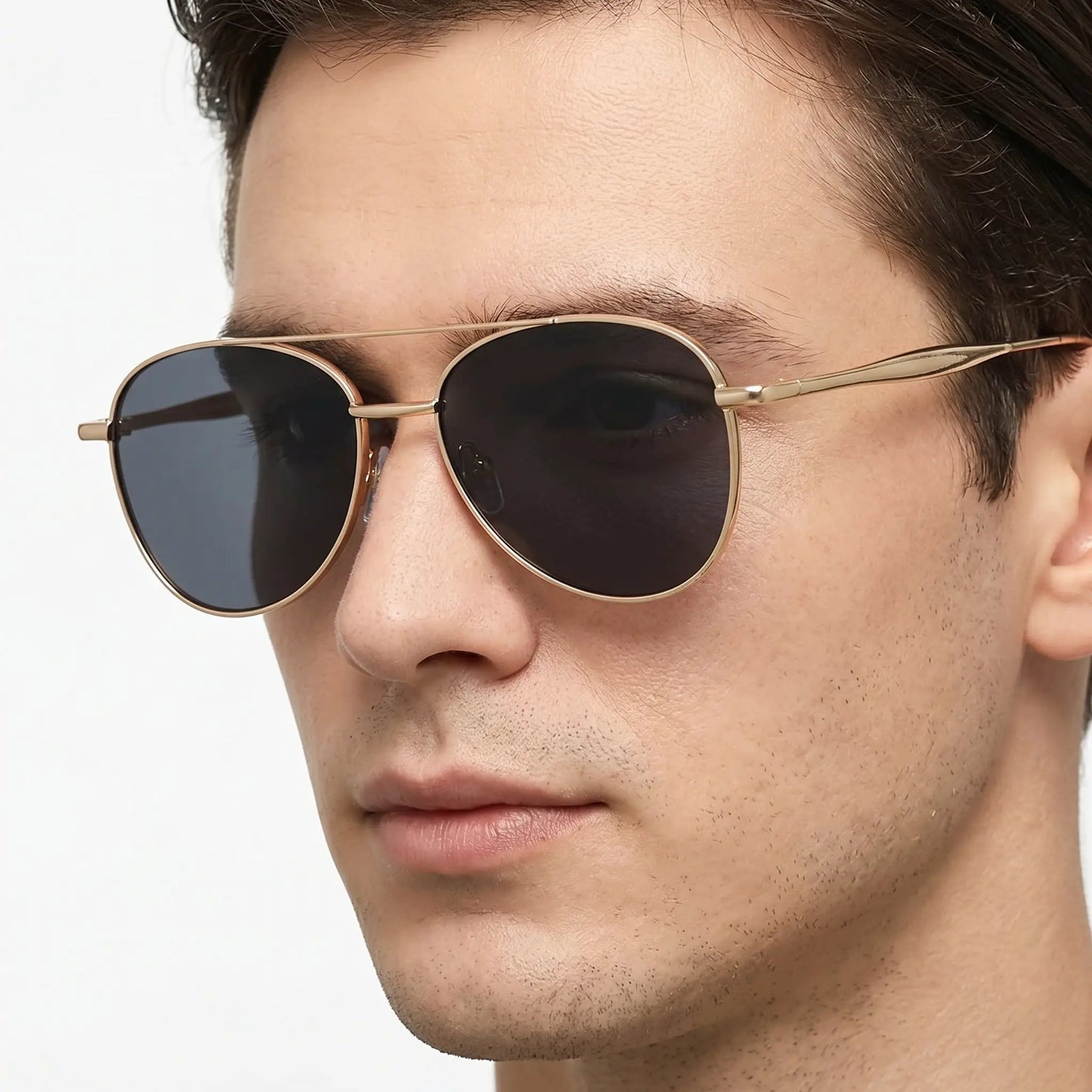 Quellin Gold Pilot sunglasses with a gold metal aviator frame and gradient lenses – Astroshadez